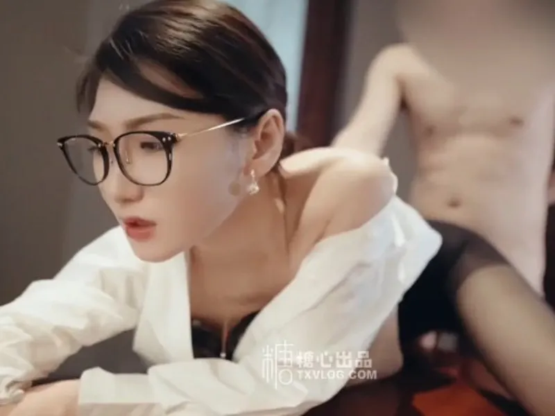 Vào phòng riêng được tiền bối nữ dâm dục bú cục thịt cho