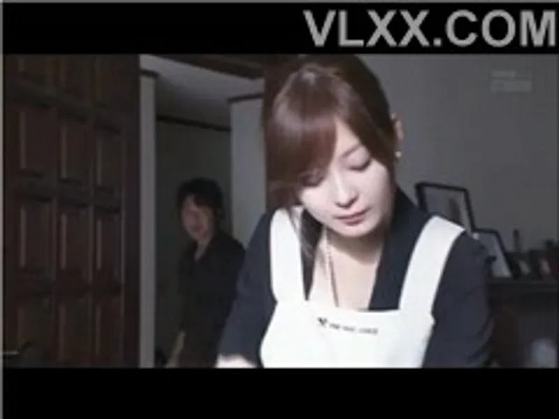 Người chồng đi công tác, vợ ở nhà bị bạn tình của chị gái cưỡng hiếp