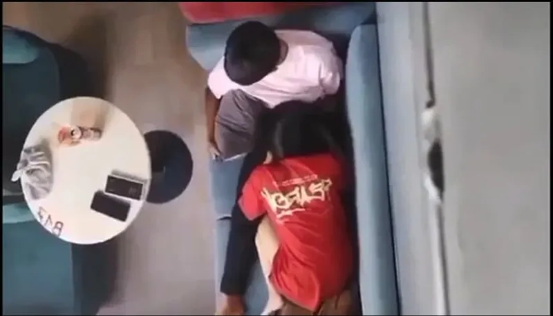 Quay lén eny mút mút cho em người yêu nơi công cộng