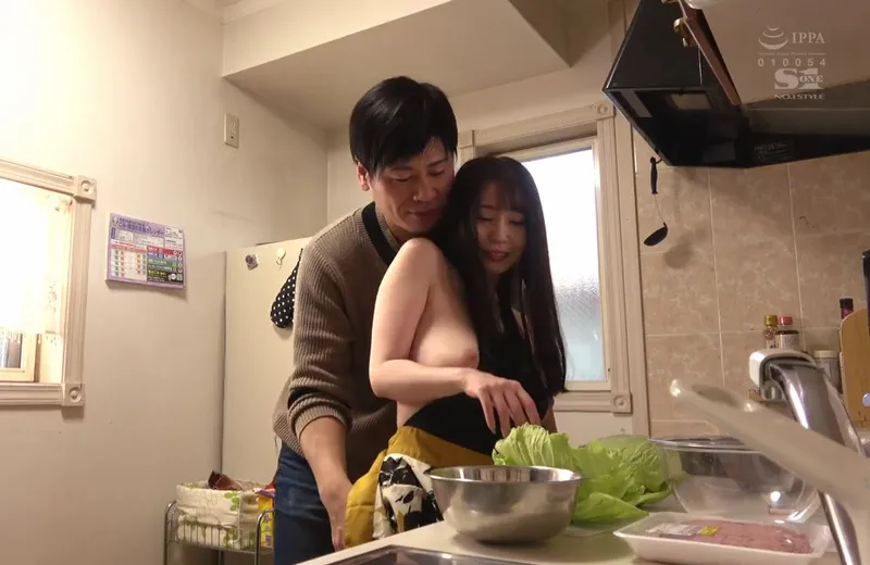 Nghi ngờ vợ yêu lén lút, gã chồng lén lắp camera và chứng kiến tất cả